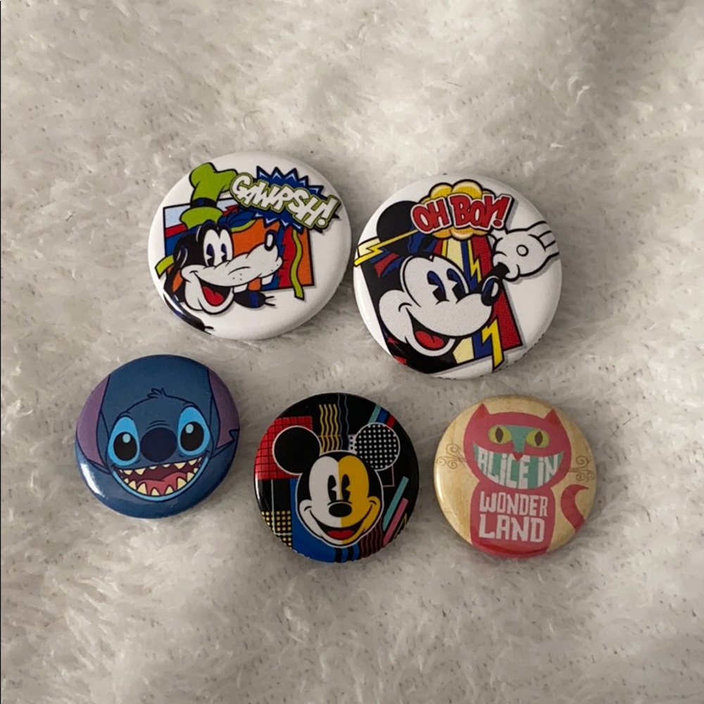 ❗️Free with Purchase❗️Disney World Pins